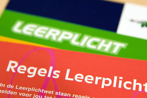 Schriftelijke vragen; falend toezicht op spijbelaars